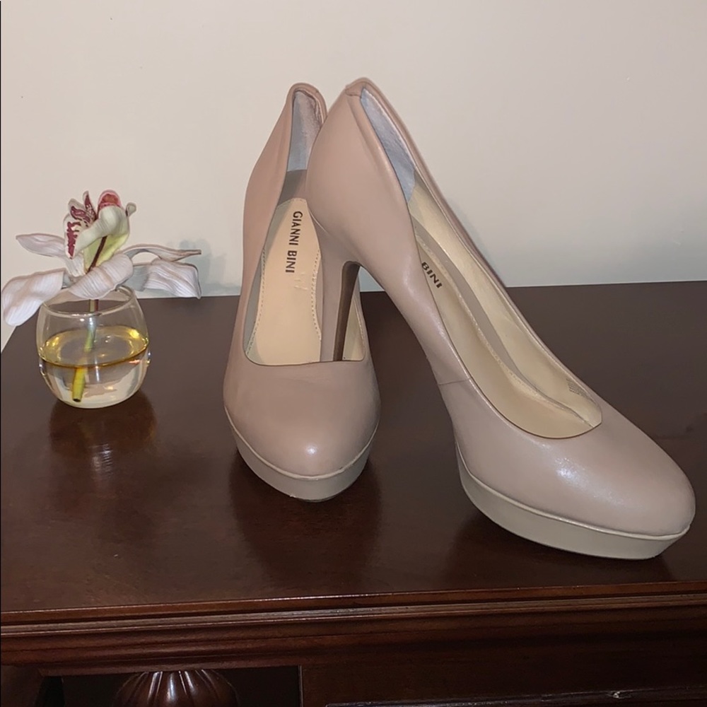 Gianni Bini Pumps